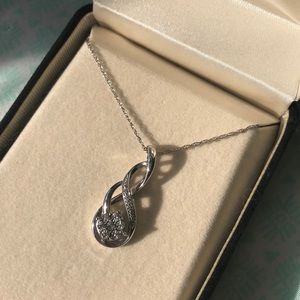 Sterling silver necklace with diamond dust